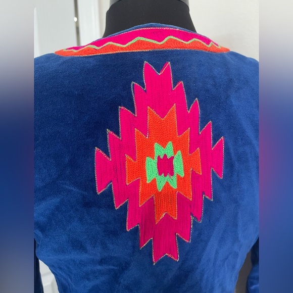 America & Beyond Women’s Pink Blue Embroidered Aztec Pattern Velvet Jacket Sz XS - Picture 7 of 11